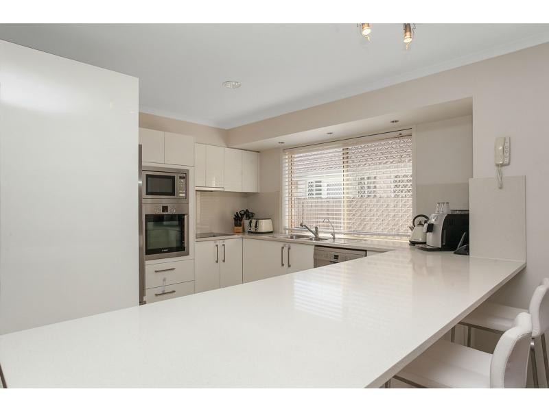 80 Coronet Crescent, Burleigh Waters QLD 4220