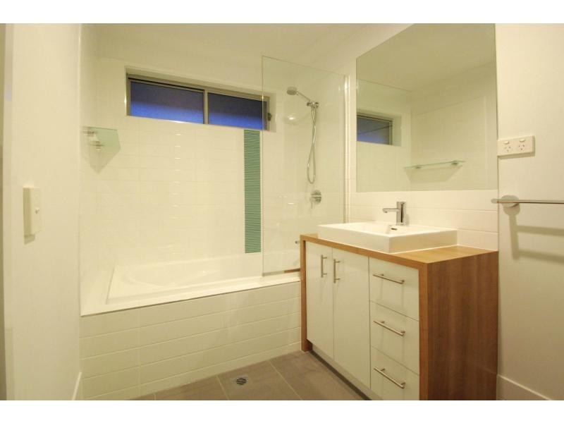 1/84 Nobby Parade, Miami QLD 4220