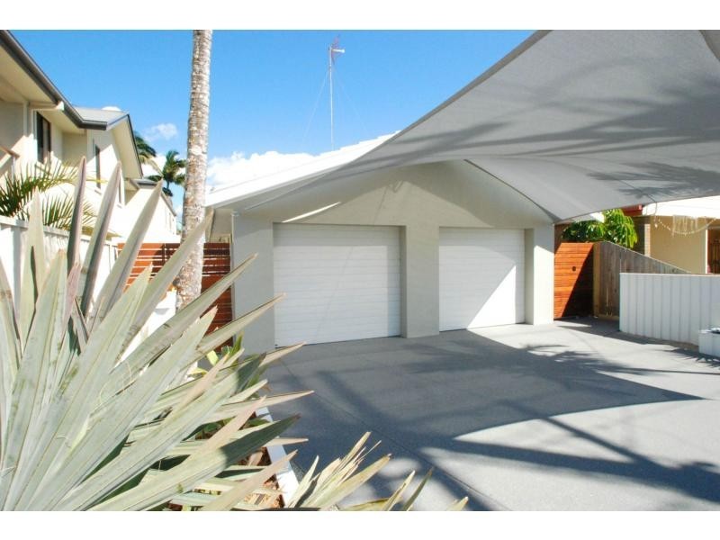 1/84 Nobby Parade, Miami QLD 4220