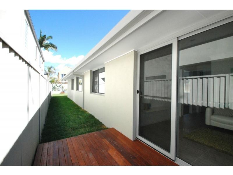 1/84 Nobby Parade, Miami QLD 4220
