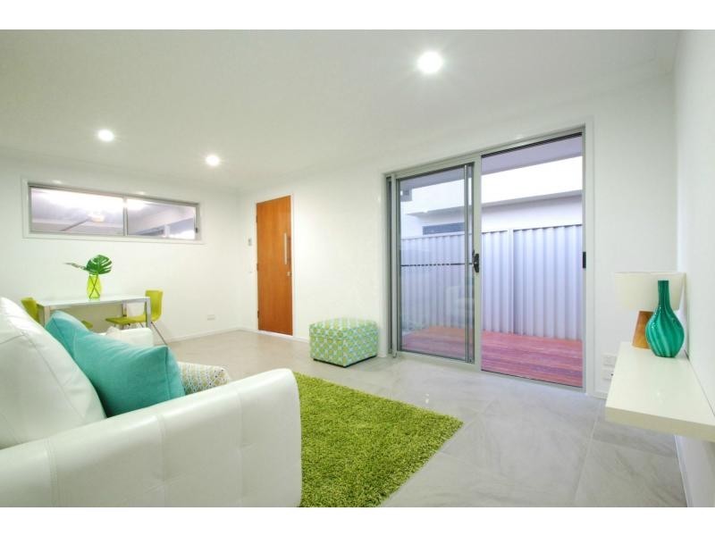 1/84 Nobby Parade, Miami QLD 4220