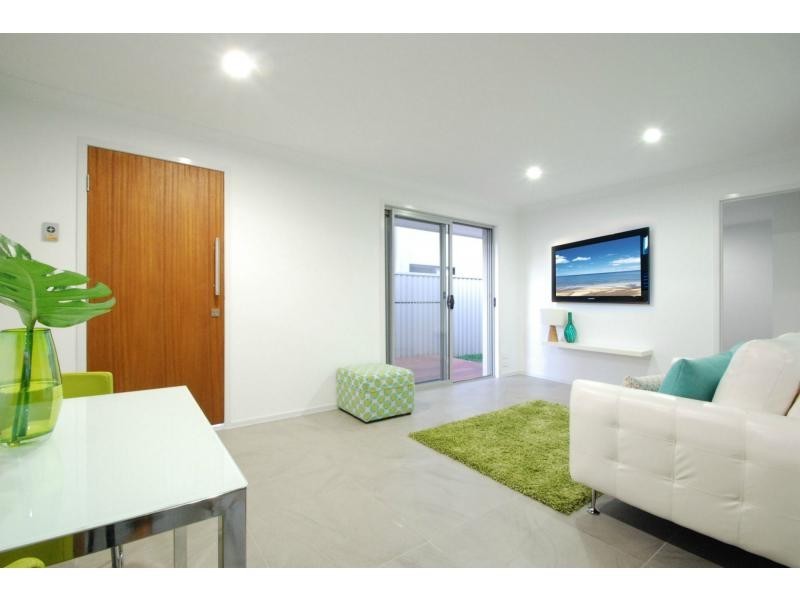 1/84 Nobby Parade, Miami QLD 4220