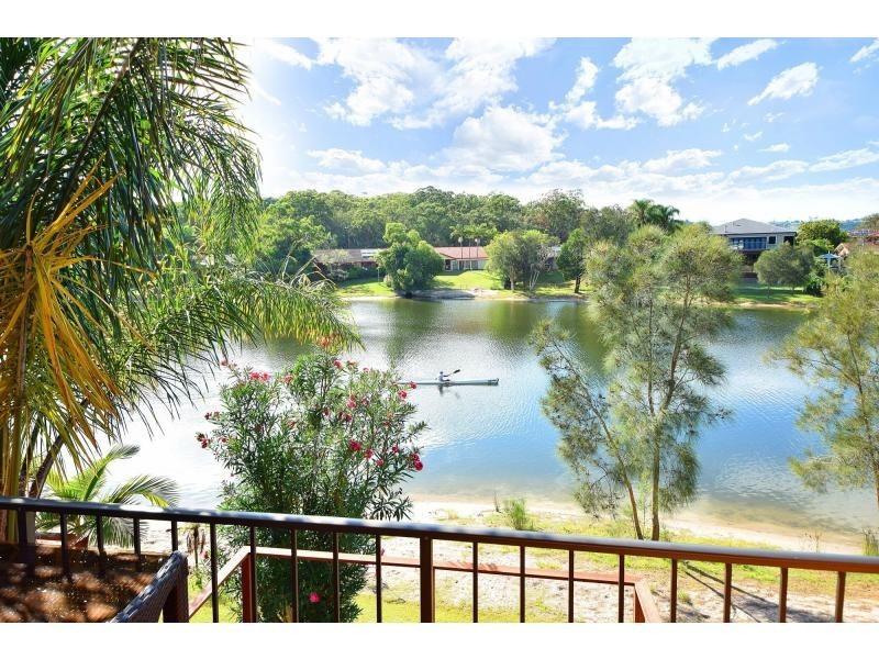 Unit @/18 Sunbird Street, Burleigh Waters QLD 4220