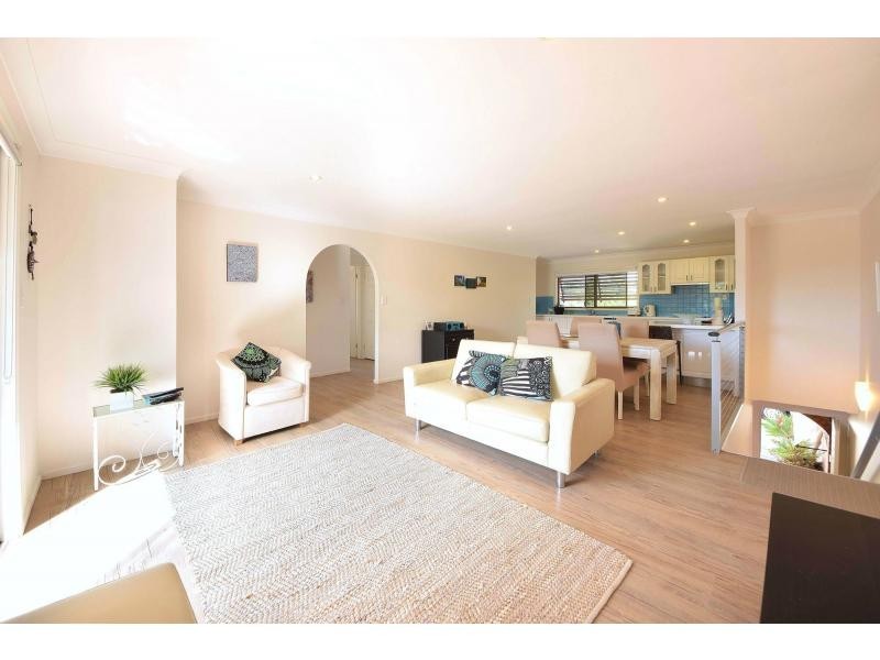 Unit @/18 Sunbird Street, Burleigh Waters QLD 4220