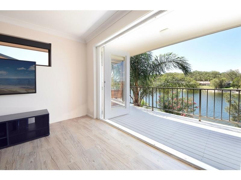 Unit @/18 Sunbird Street, Burleigh Waters QLD 4220
