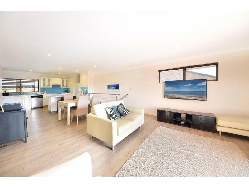Unit @/18 Sunbird Street, Burleigh Waters QLD 4220