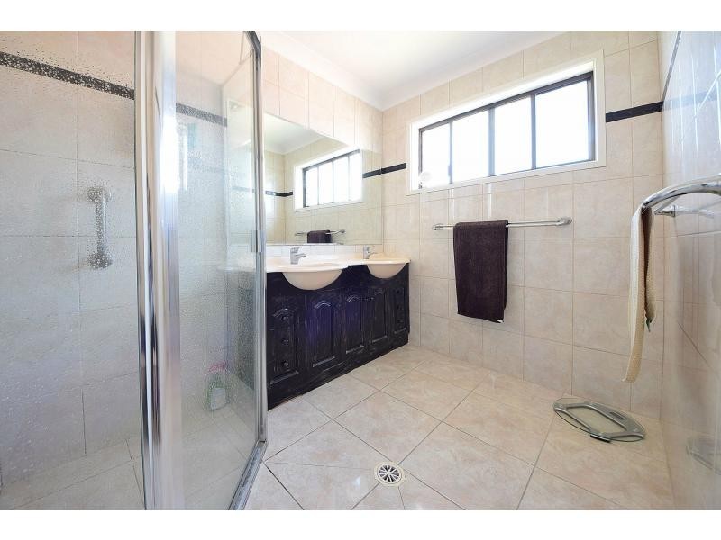 Unit @/18 Sunbird Street, Burleigh Waters QLD 4220