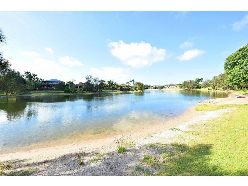 Unit @/18 Sunbird Street, Burleigh Waters QLD 4220