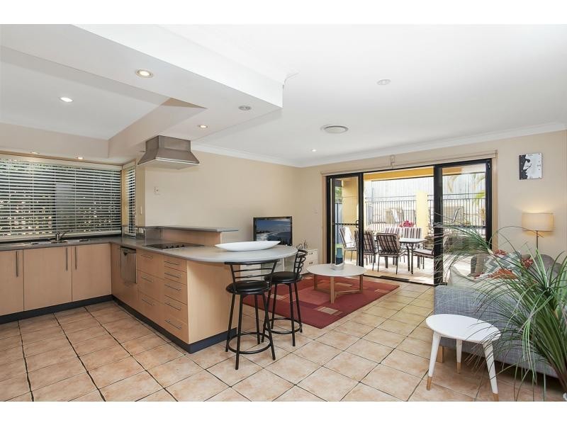 2/5 Karri Court, Burleigh Heads QLD 4220