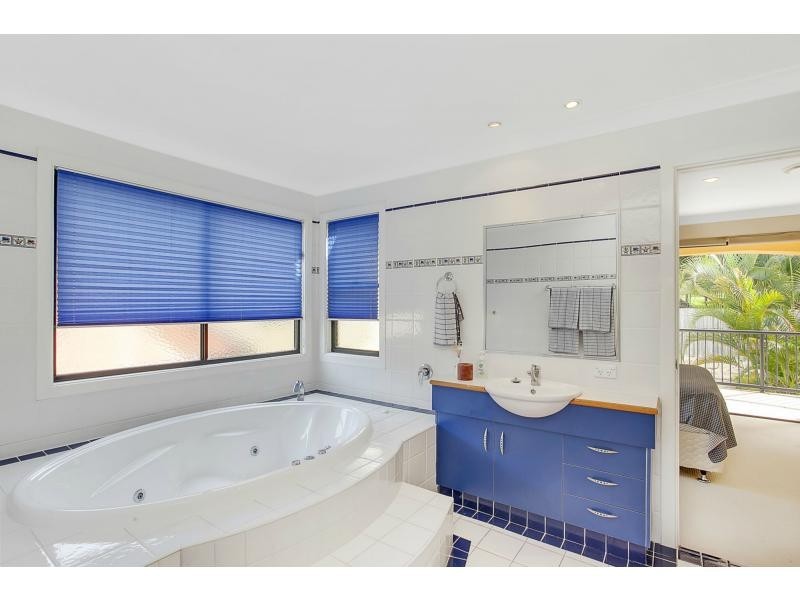 2/5 Karri Court, Burleigh Heads QLD 4220