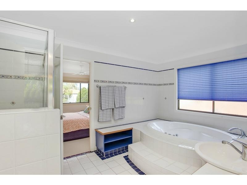 2/5 Karri Court, Burleigh Heads QLD 4220