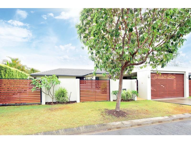 8 Grebe Place, Burleigh Waters QLD 4220