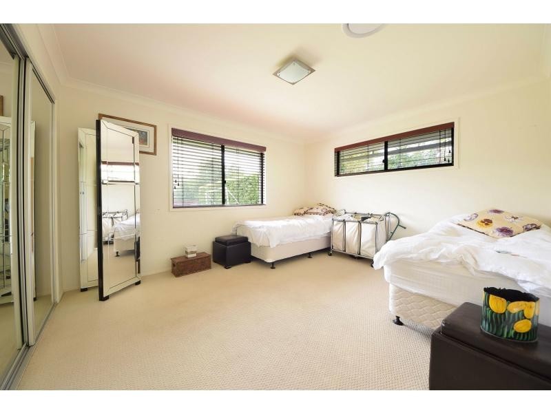 8 Grebe Place, Burleigh Waters QLD 4220