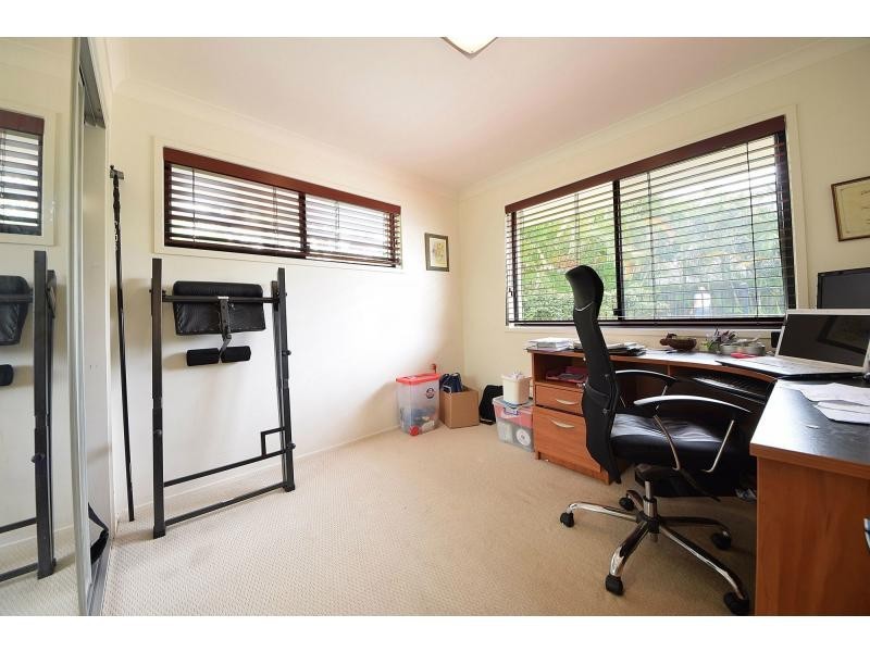 8 Grebe Place, Burleigh Waters QLD 4220