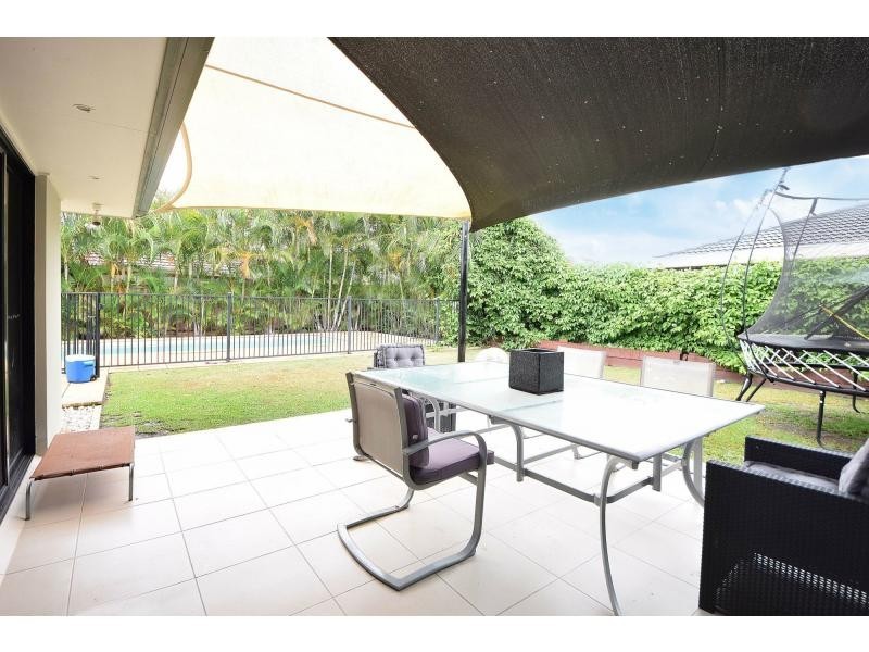 8 Grebe Place, Burleigh Waters QLD 4220