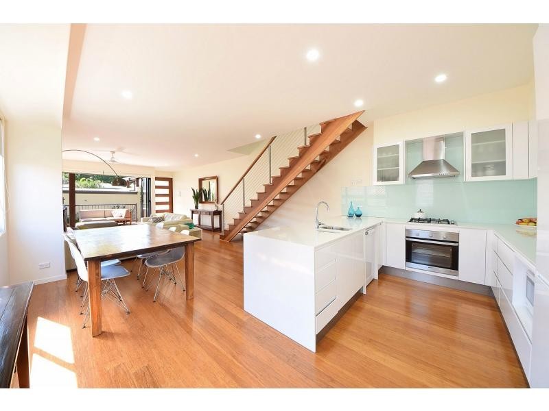 30 Nundah Avenue, Miami QLD 4220