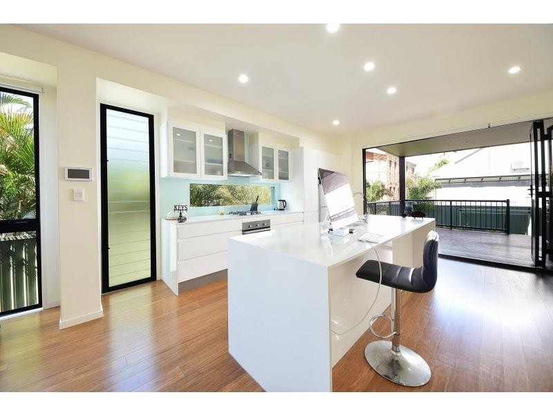 30 Nundah Avenue, Miami QLD 4220