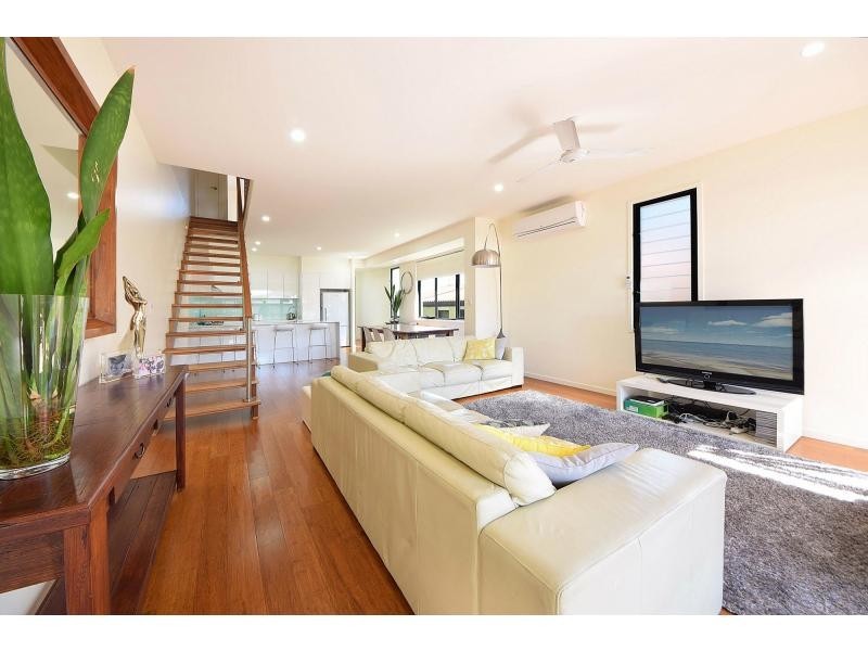 2/30 Nundah Avenue, Miami QLD 4220