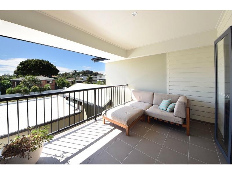 2/30 Nundah Avenue, Miami QLD 4220