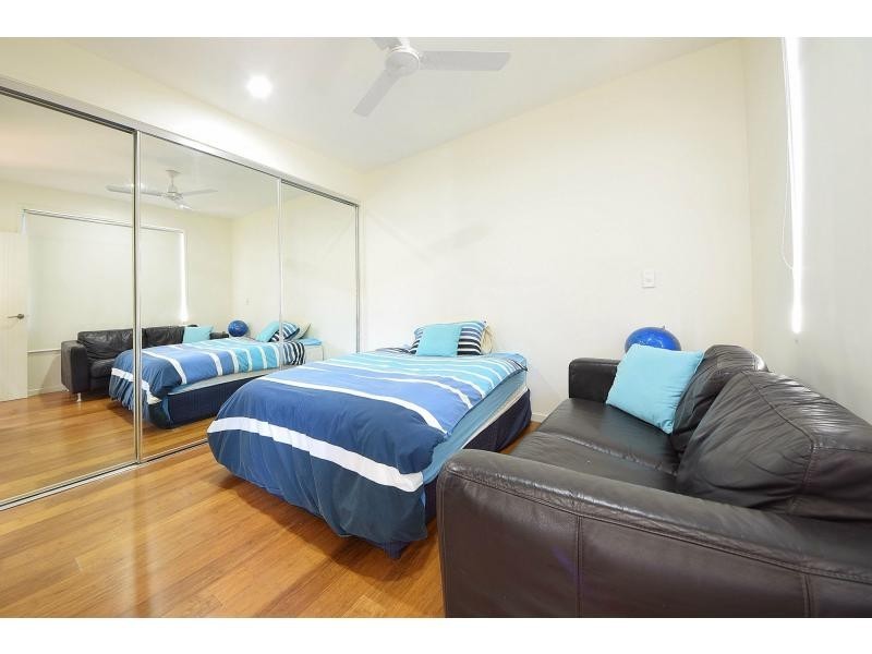 2/30 Nundah Avenue, Miami QLD 4220