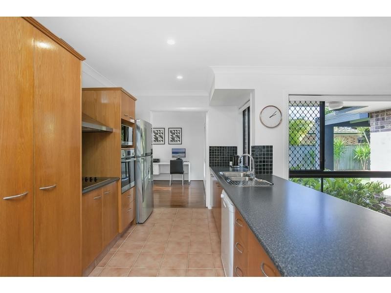 71 Dipper Drive, Burleigh Waters QLD 4220