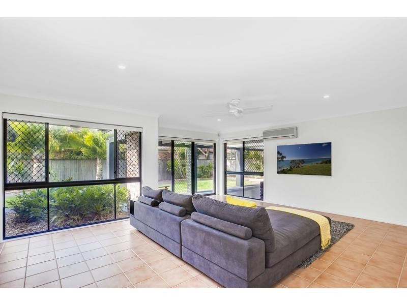 71 Dipper Drive, Burleigh Waters QLD 4220