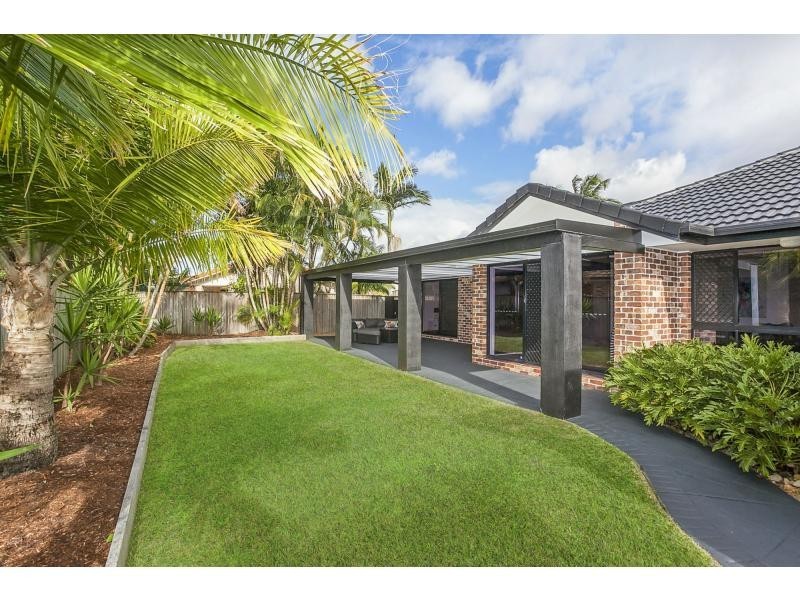 71 Dipper Drive, Burleigh Waters QLD 4220