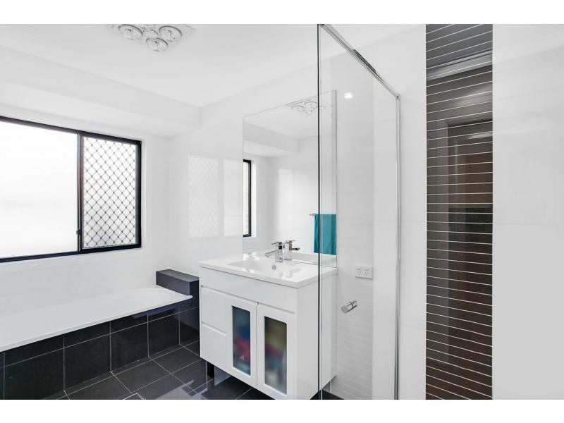 71 Dipper Drive, Burleigh Waters QLD 4220