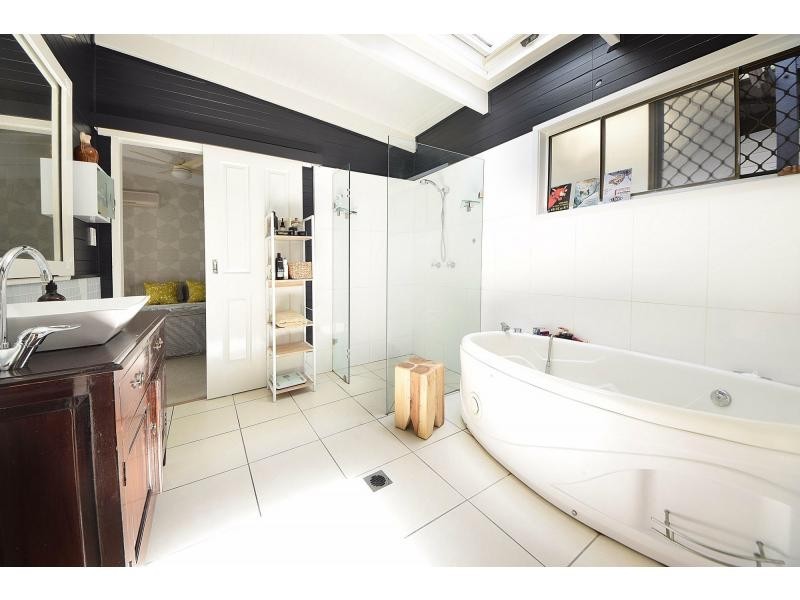 2 Skyline Terrace, Burleigh Heads QLD 4220