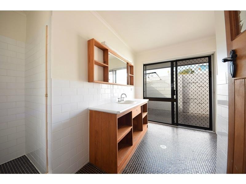 18 Joy Avenue, Burleigh Waters QLD 4220