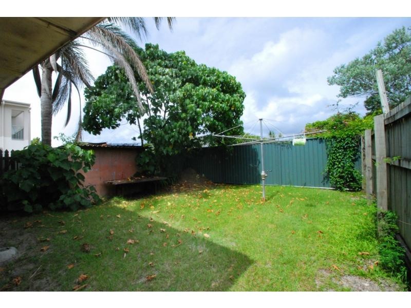 42 Albion Avenue, Miami QLD 4220