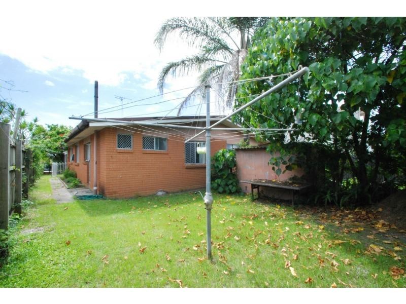 42 Albion Avenue, Miami QLD 4220