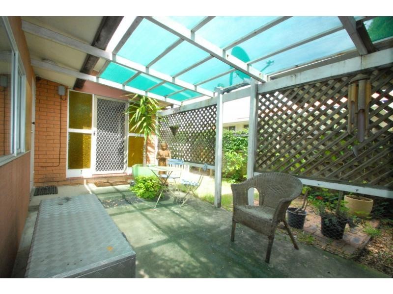 42 Albion Avenue, Miami QLD 4220