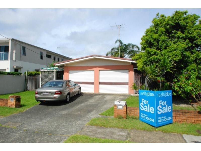 42 Albion Avenue, Miami QLD 4220