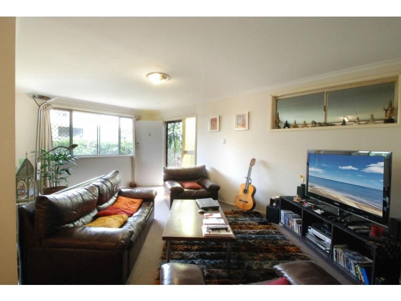 42 Albion Avenue, Miami QLD 4220