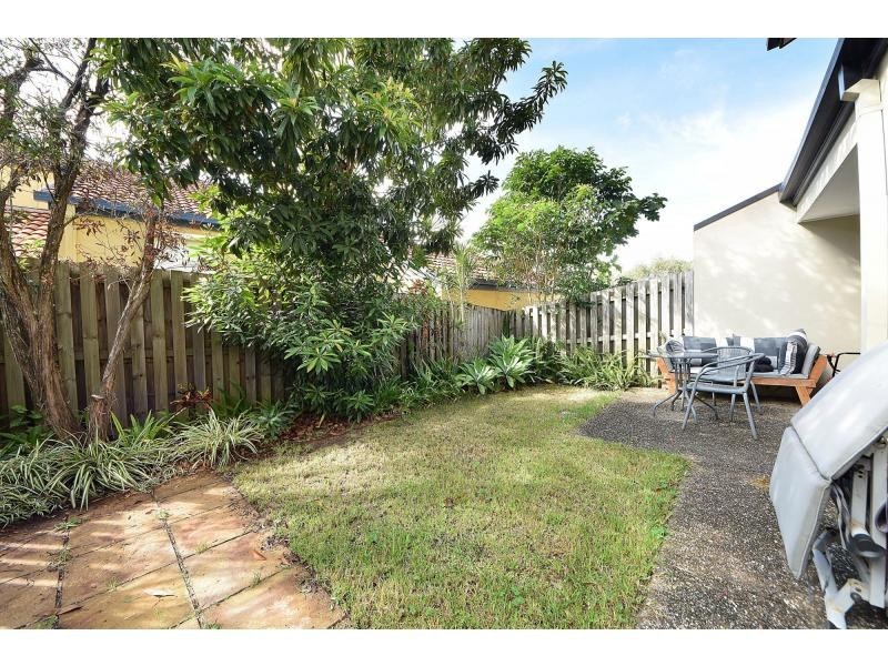 3/4 Karri Court, Burleigh Heads QLD 4220