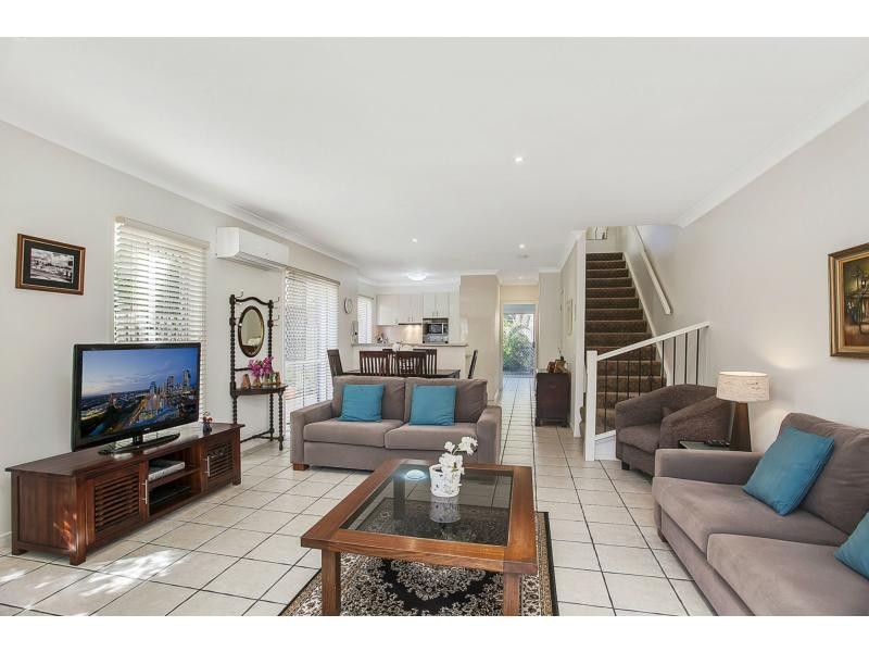 3/10 Anzac Parade, Burleigh Heads QLD 4220