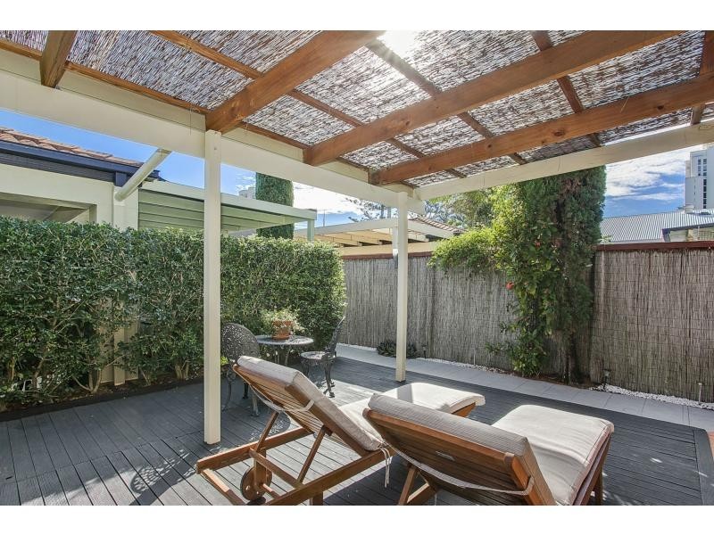 3/10 Anzac Parade, Burleigh Heads QLD 4220