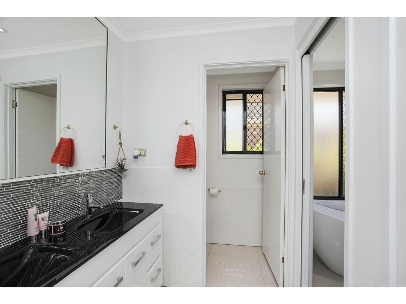 14 Penguin Parade, Burleigh Waters QLD 4220