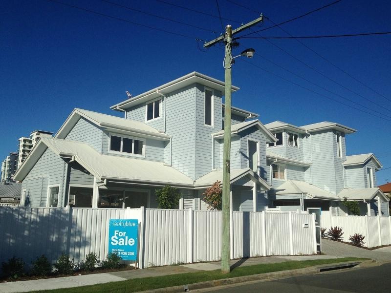 1/19 Banksia Broadway, Burleigh Heads QLD 4220