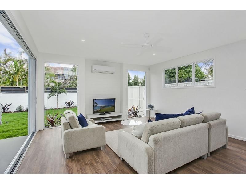 1/19 Banksia Broadway, Burleigh Heads QLD 4220