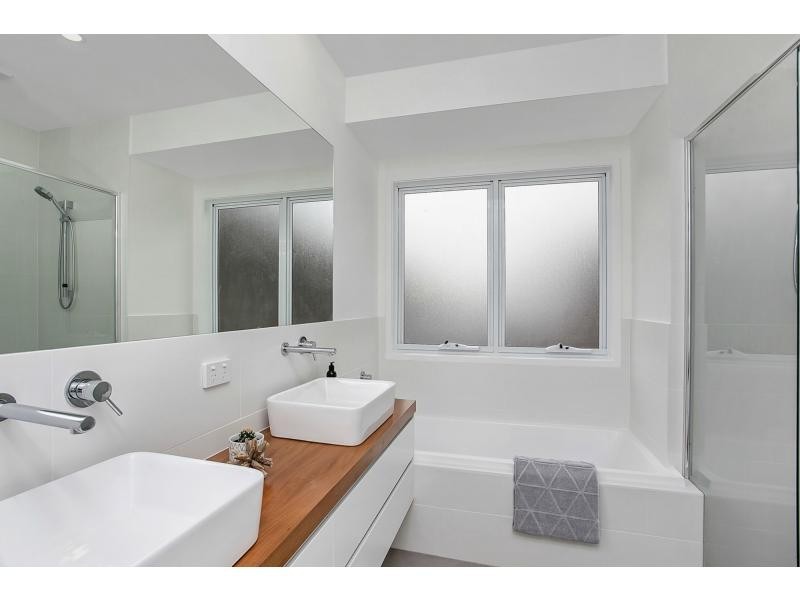 1/19 Banksia Broadway, Burleigh Heads QLD 4220