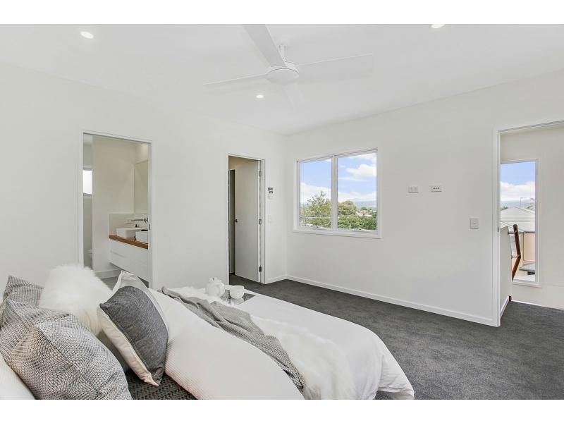 1/19 Banksia Broadway, Burleigh Heads QLD 4220