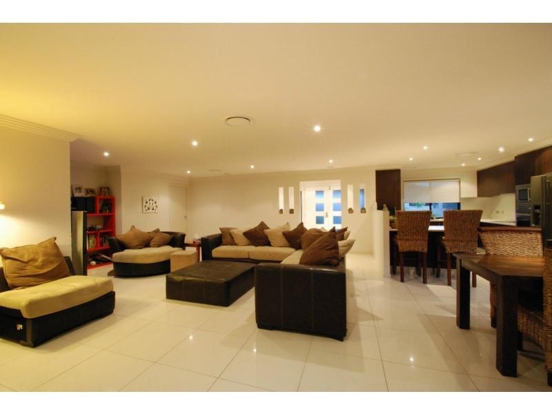3 Avocet Avenue, Burleigh Waters QLD 4220