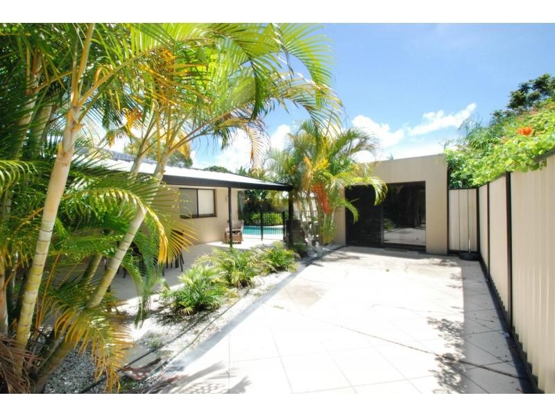 3 Avocet Avenue, Burleigh Waters QLD 4220