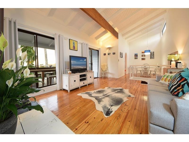 17 Larentia Street, Currumbin Waters QLD 4223