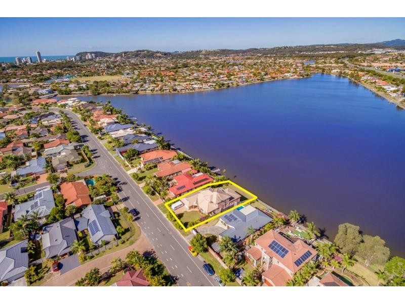 136 Honeyeater Drive, Burleigh Waters QLD 4220