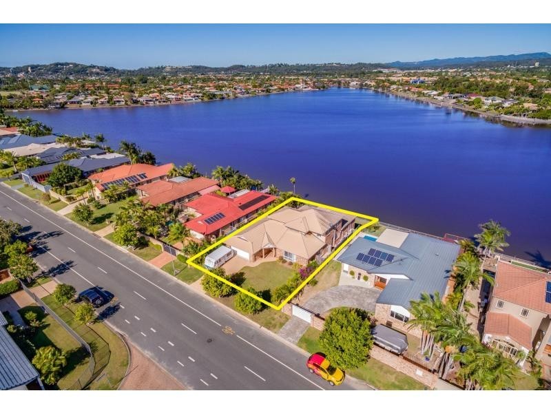 136 Honeyeater Drive, Burleigh Waters QLD 4220