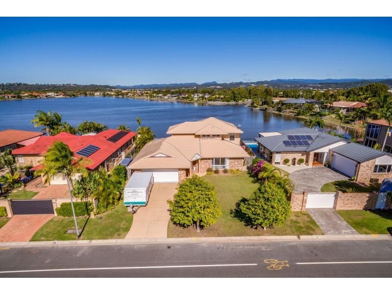 136 Honeyeater Drive, Burleigh Waters QLD 4220