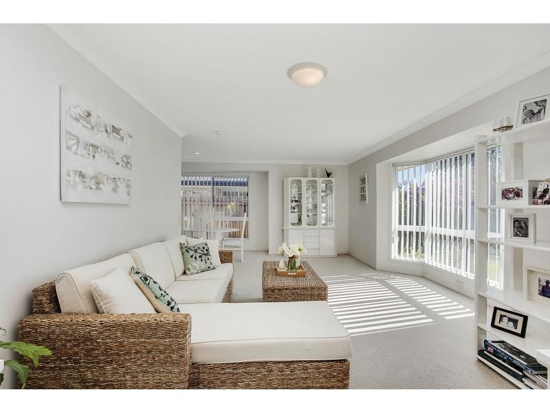 136 Honeyeater Drive, Burleigh Waters QLD 4220